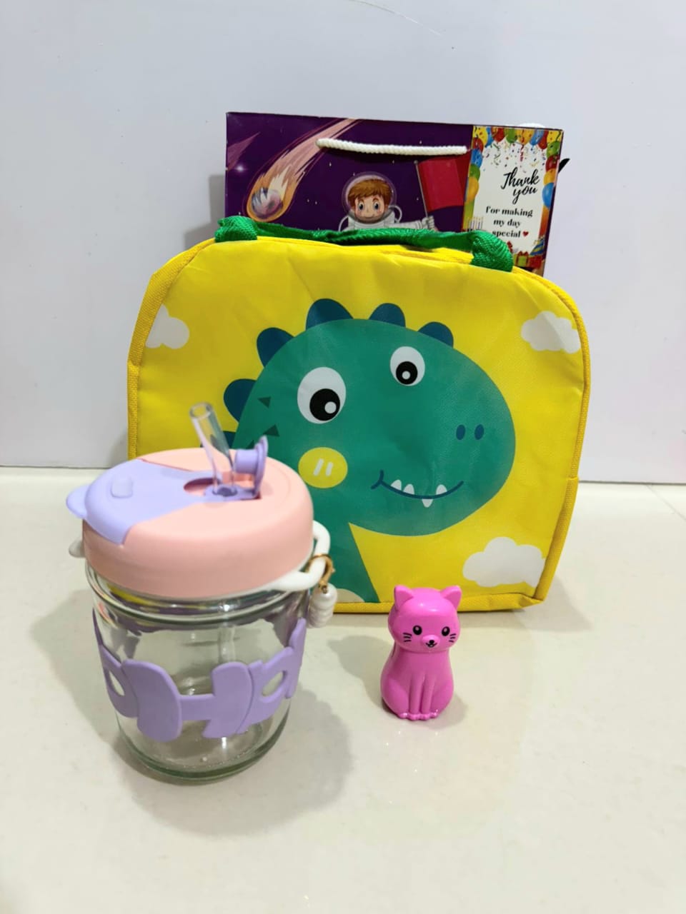 Lunch bag with sipper hamper