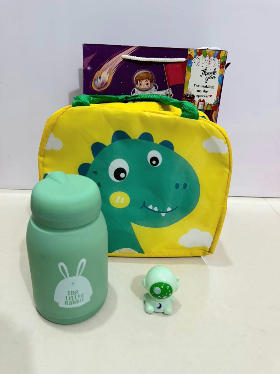 Lunch bag with sipper hamper