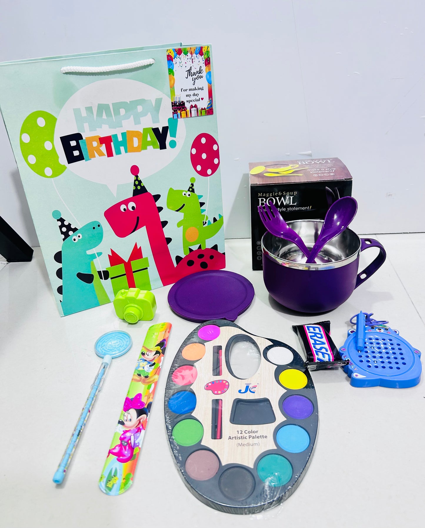 Soup bowl with color pallete and fancy stationary hamper