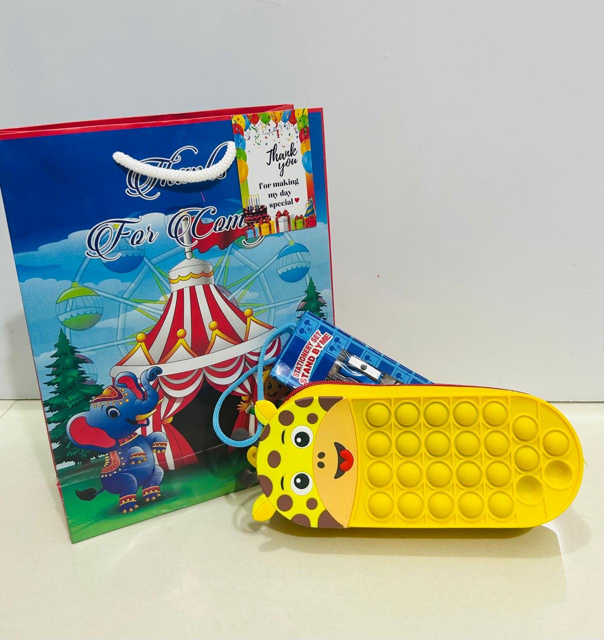 Popit pouch with stationary combo