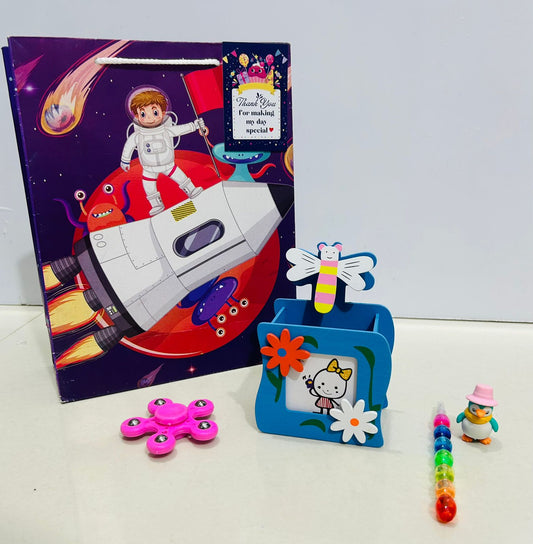 Pen stand hamper