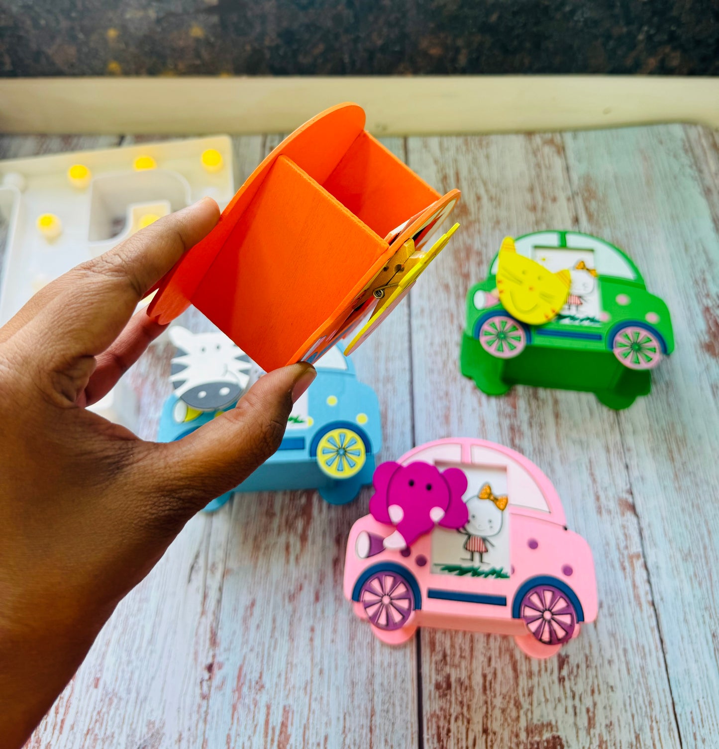 Car penstand -wooden